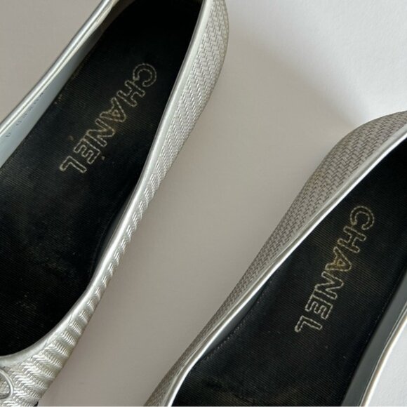 CHANEL CC CAP TOE DIAGONAL QUILTED SILVER BALLET FLATS SZ 39 - Picture 14 of 15